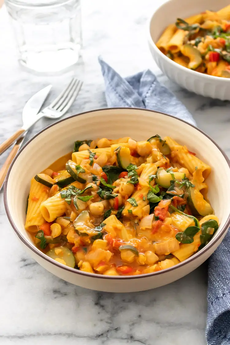 macarrão de uma panela só com vegetais